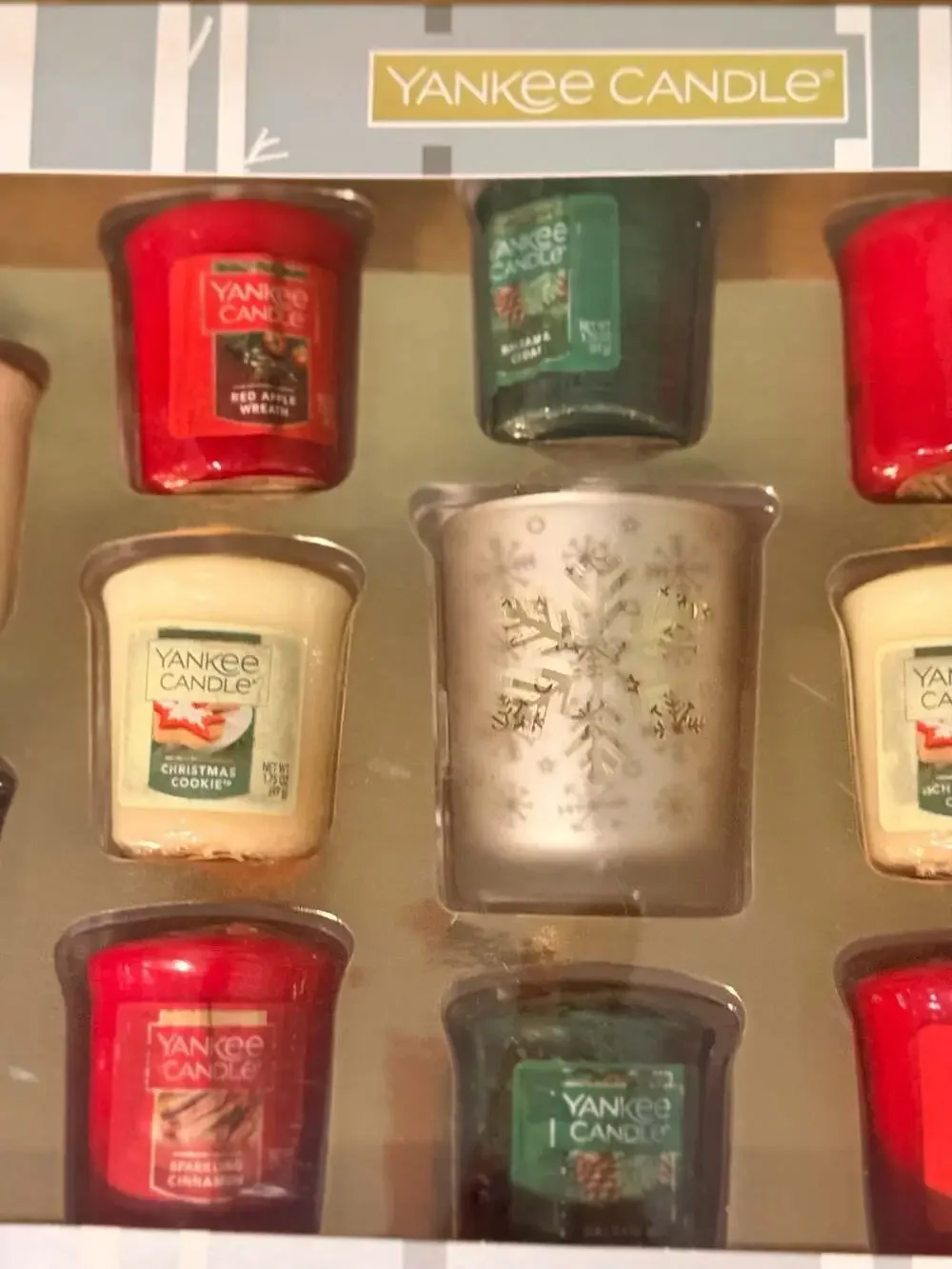 Yankee Candle Holiday Collection 12-Piece Sampler Votive Set with Glass Holder